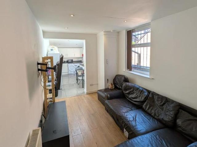 5 bedroom barn conversion to rent