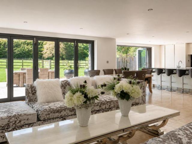 5 bedroom barn conversion to rent