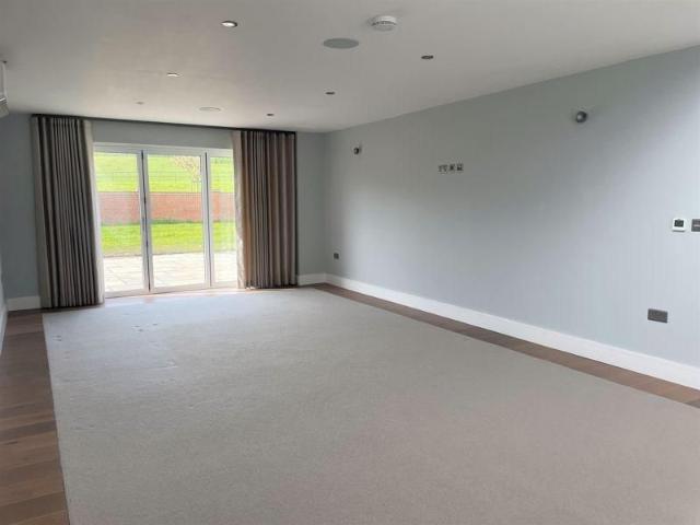 5 bedroom barn conversion to rent
