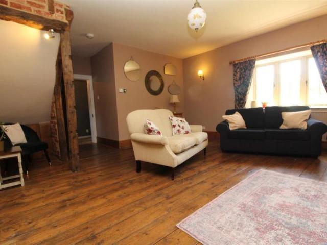 5 bedroom barn conversion to rent