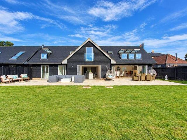 5 bedroom barn conversion to rent
