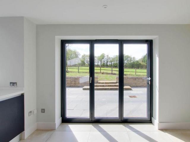 5 bedroom barn conversion to rent