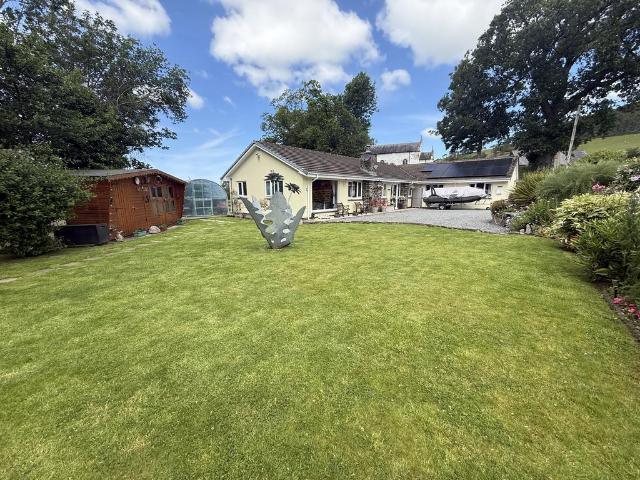 5 bedroom bungalow for sale