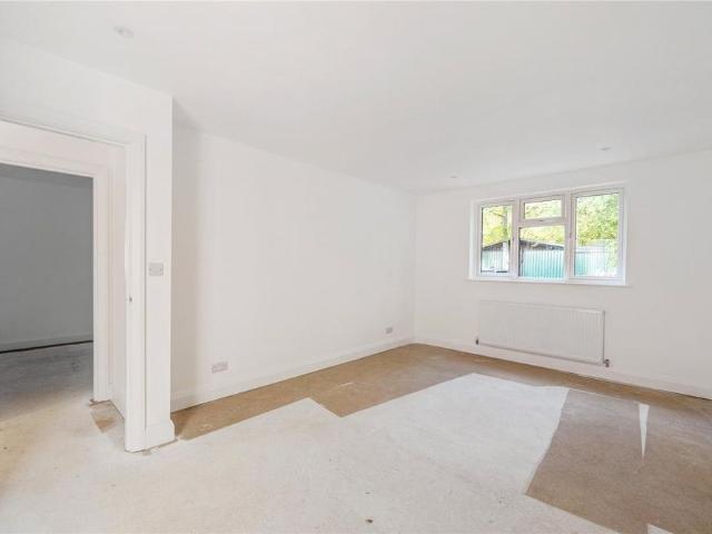 5 bedroom bungalow to rent