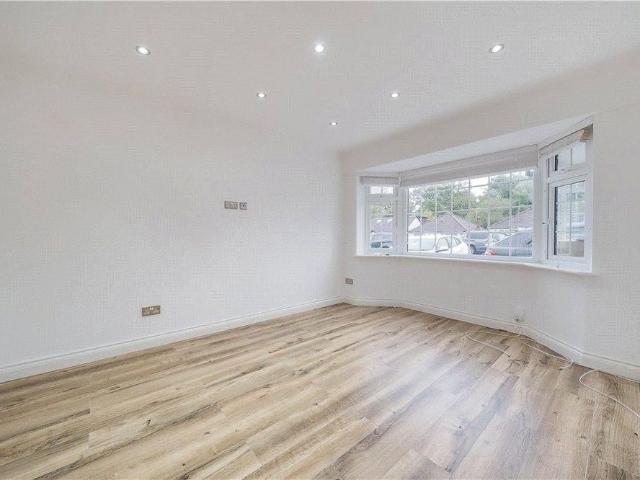 5 bedroom bungalow to rent