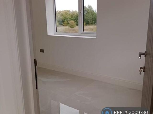 5 bedroom bungalow to rent