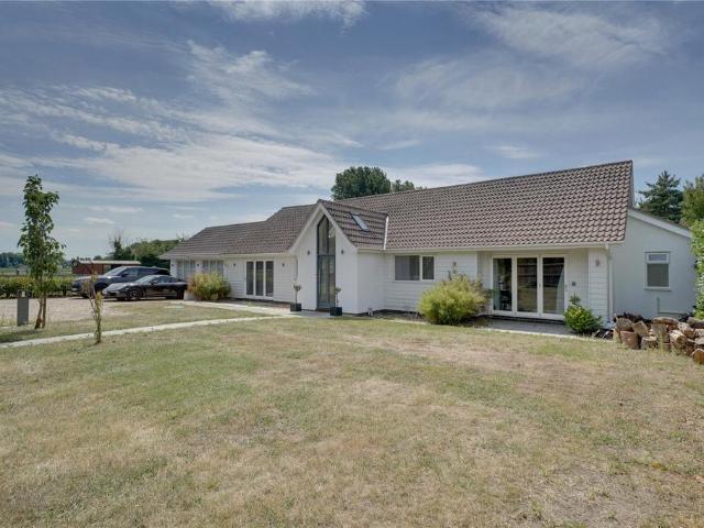 5 bedroom bungalow to rent