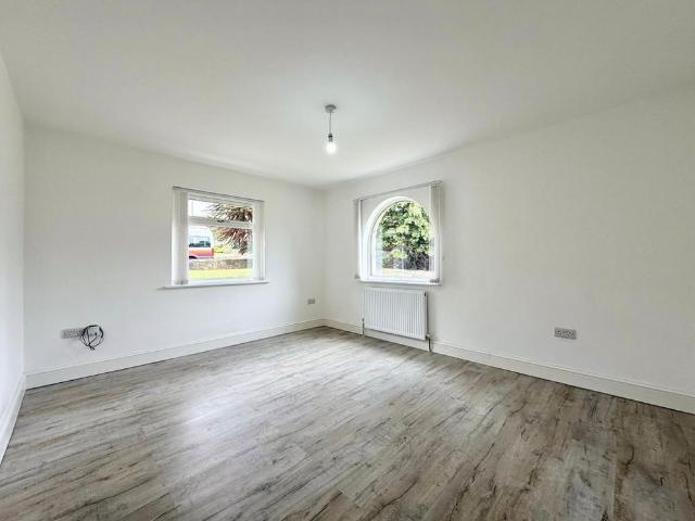 5 bedroom bungalow to rent