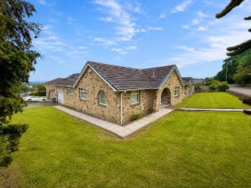 5 bedroom bungalow to rent