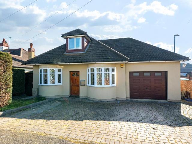 5 bedroom bungalow to rent