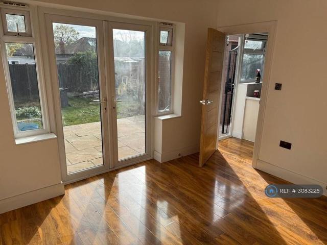 5 bedroom bungalow to rent