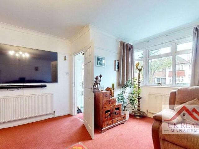 5 bedroom bungalow to rent