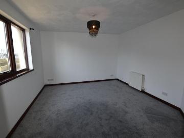 5 bedroom bungalow to rent