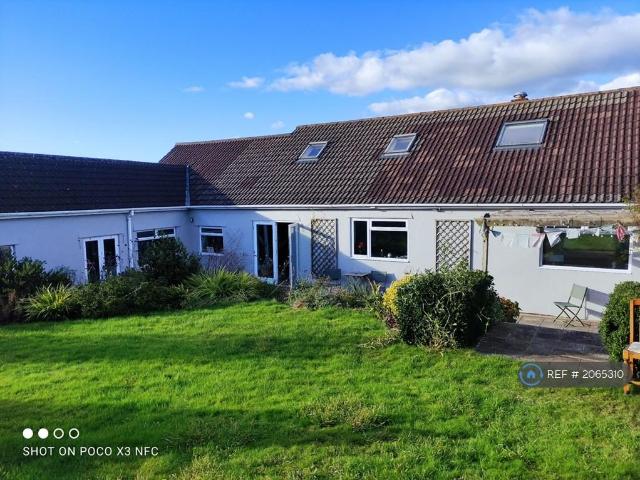 5 bedroom bungalow to rent
