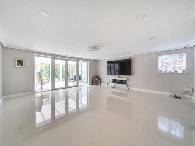 5 bedroom bungalow to rent