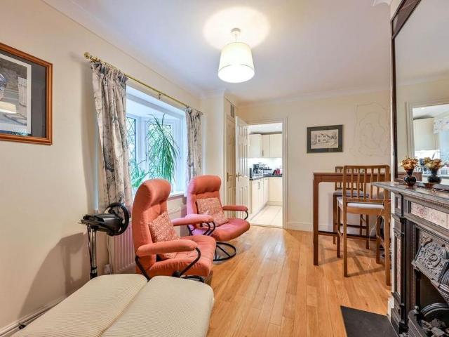 5 bedroom bungalow to rent