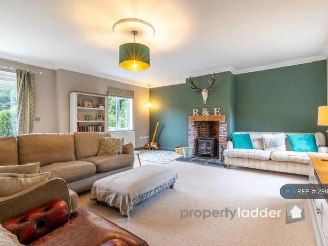 5 bedroom bungalow to rent