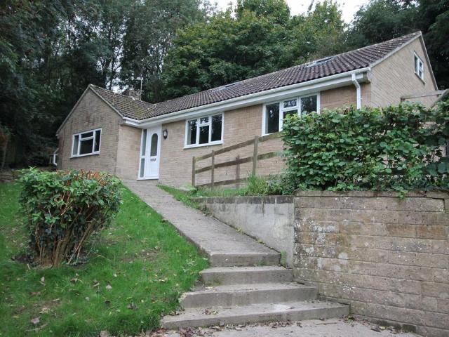 5 bedroom bungalow to rent