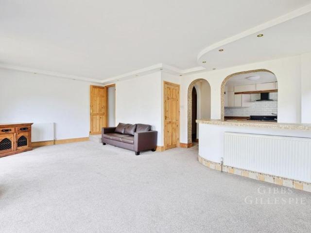 5 bedroom bungalow to rent