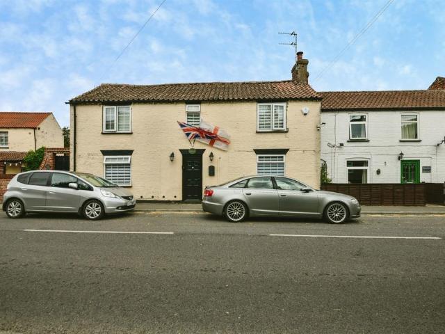 5 bedroom ground flat for sale