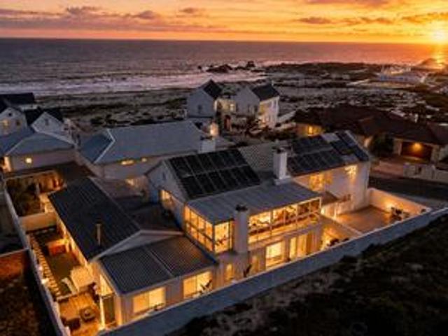 5 bedroom house on the market in pearl bay