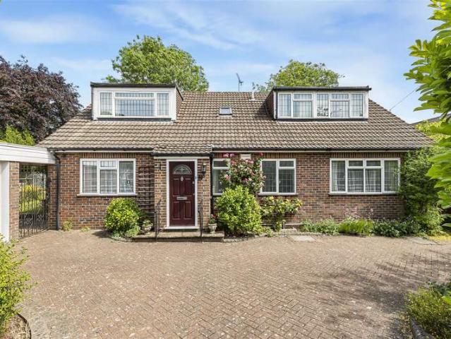 5 Bedroom Chalet House