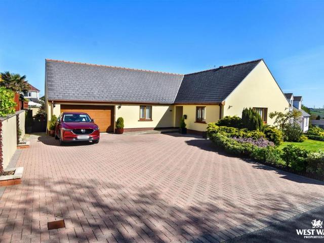 5 bedroom detached bungalow for sale