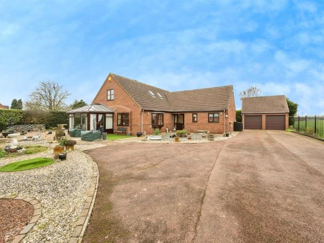 5 bedroom detached bungalow for sale