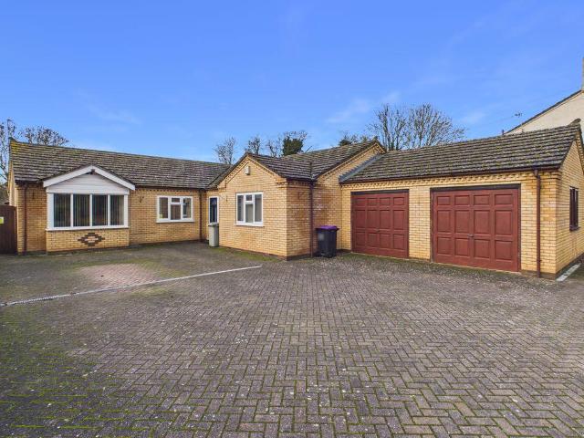 5 bedroom detached bungalow for sale