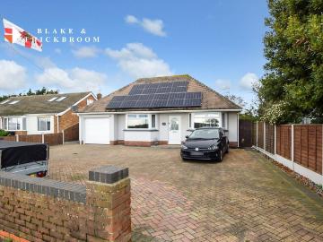 5 bedroom detached bungalow for sale