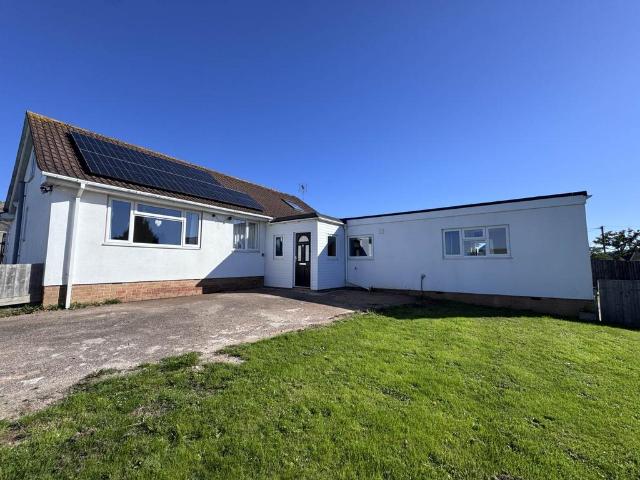 5 bedroom detached bungalow for sale