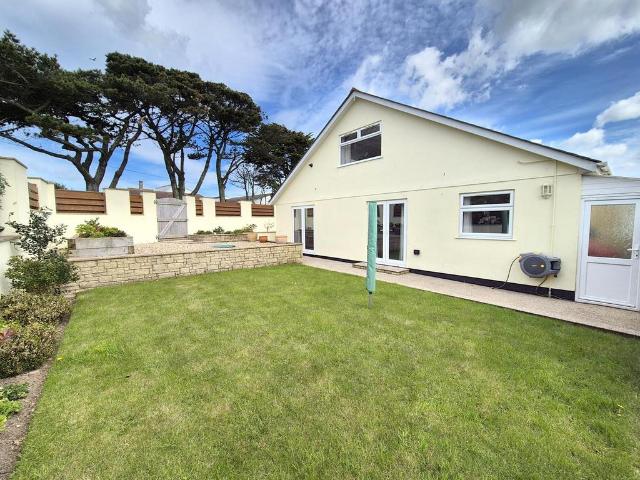 5 bedroom detached bungalow for sale