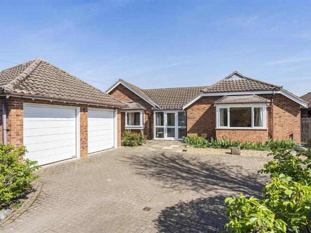 5 bedroom detached bungalow for sale