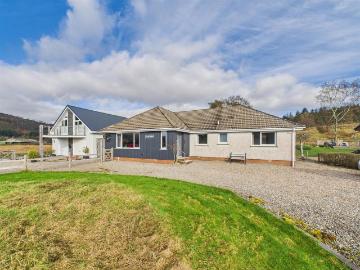 5 bedroom detached bungalow for sale