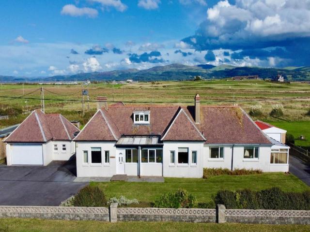 5 bedroom detached bungalow for sale