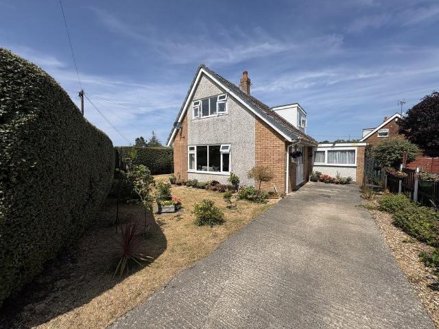 5 bedroom detached bungalow for sale