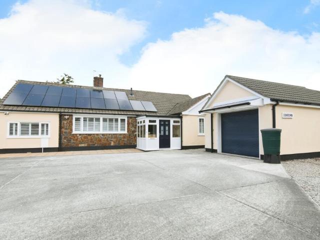 5 bedroom detached bungalow for sale