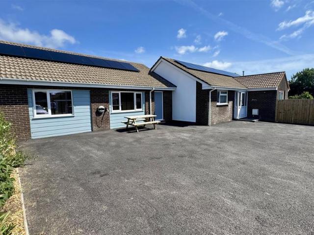 5 bedroom detached bungalow for sale