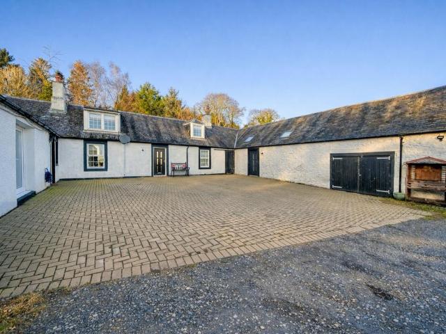 5 bedroom farm house for sale