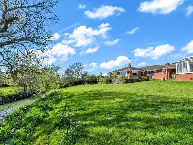 5 bedroom detached bungalow for sale