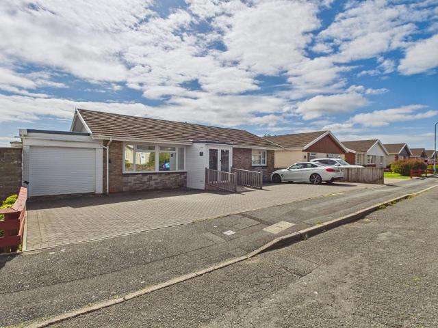 5 bedroom detached bungalow for sale