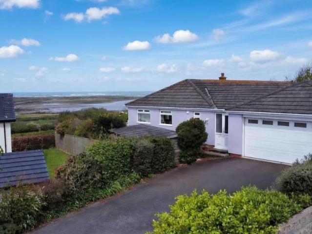 5 bedroom detached bungalow for sale