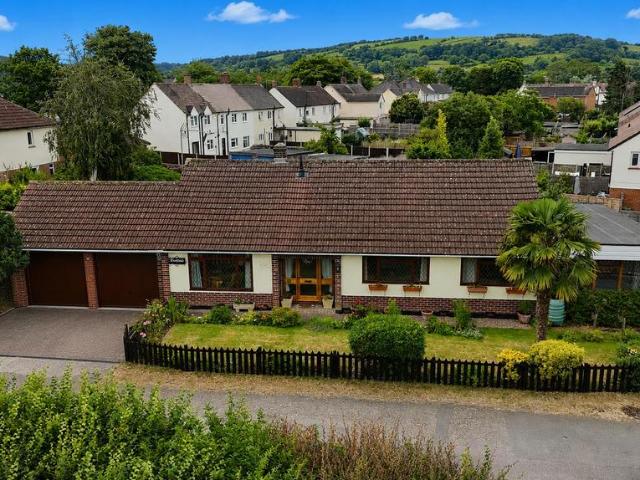 5 bedroom detached bungalow for sale