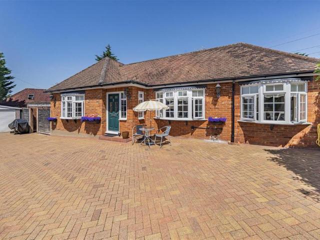 4 bedroom detached bungalow for sale