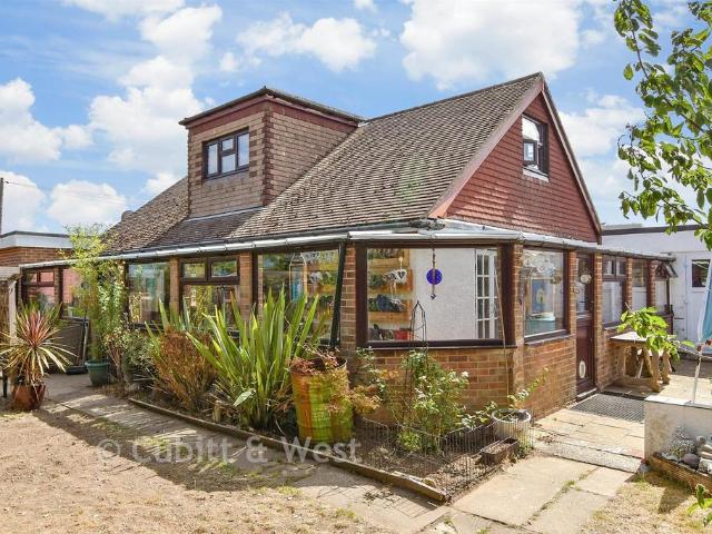 5 bedroom detached bungalow for sale