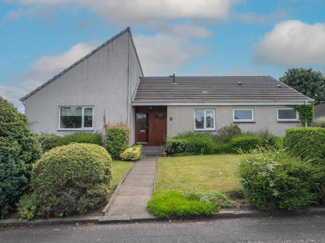5 bedroom detached bungalow for sale
