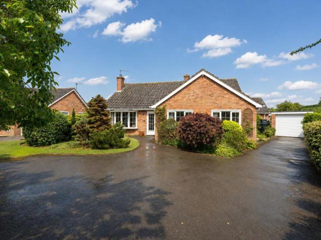5 bedroom detached bungalow for sale
