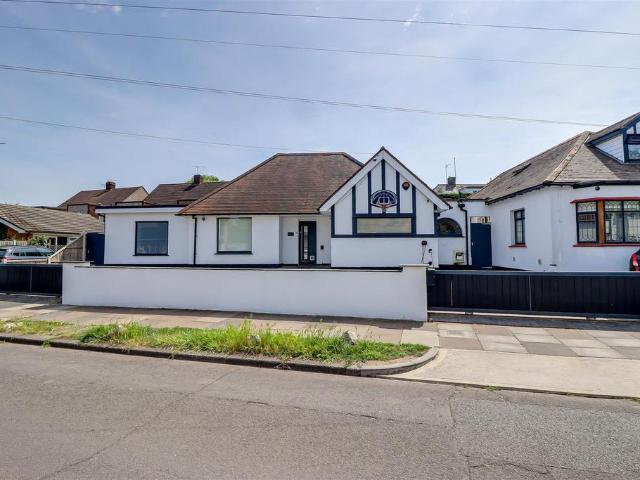 5 bedroom detached bungalow for sale