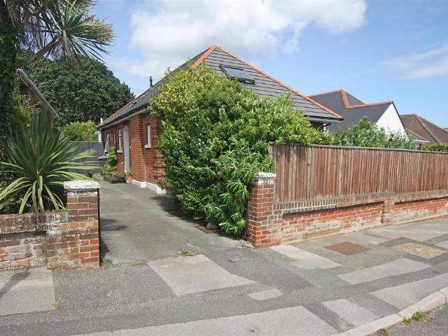 5 bedroom detached bungalow for sale