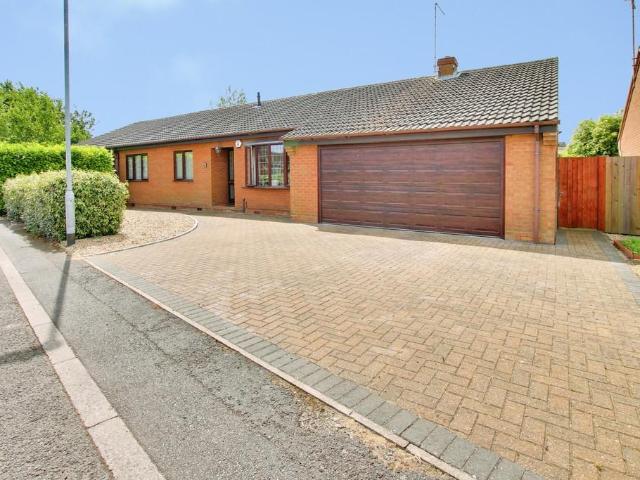 5 bedroom detached bungalow for sale